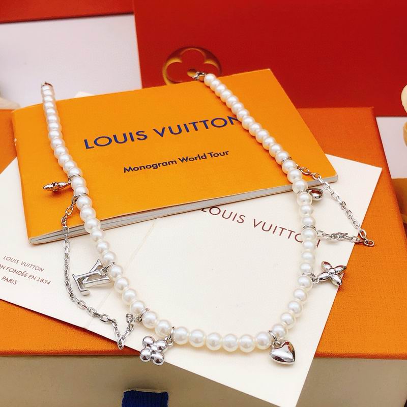 LV Necklace 11yxx35